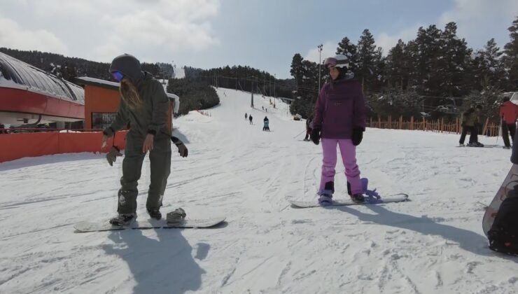 Kars’ta bahar ortasında kayak keyfi: Çam ormanları arasındaki kayak merkezi havadan görüntülendi