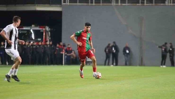 Karşıyaka’da Erhan Öztürk, 7 gollük katkıyla döndü