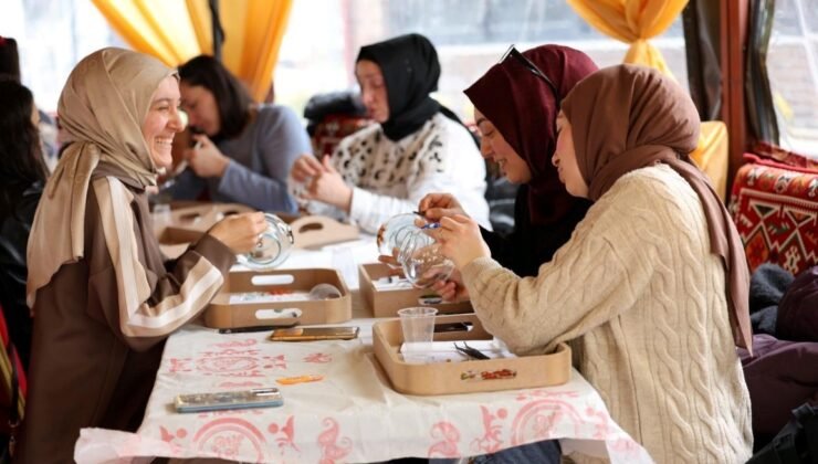 Kartepe’de kurulan otağ çadırında geleneksel sanatlar yaşatılıyor