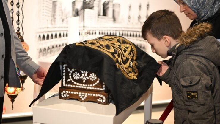 Kartepe’de “Sakal-ı Şerif” ve Kabe örtüsü ziyarete açıldı