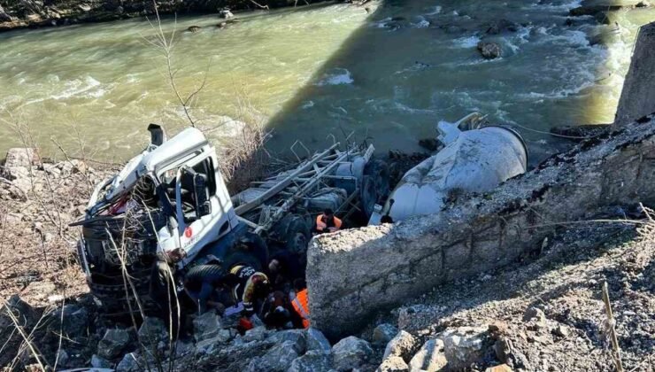 Kastamonu’da beton mikseri dere yatağına uçtu: 1 yaralı