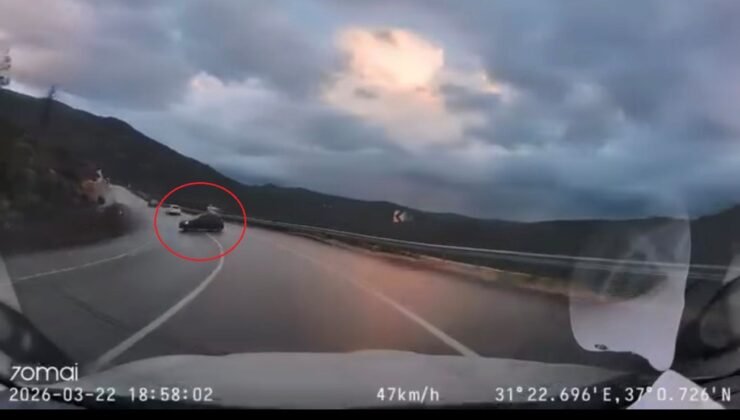 Kayganlaşan yolda kontrolden çıktı, faciadan dönülen o anlar araç kamerasına yansıdı