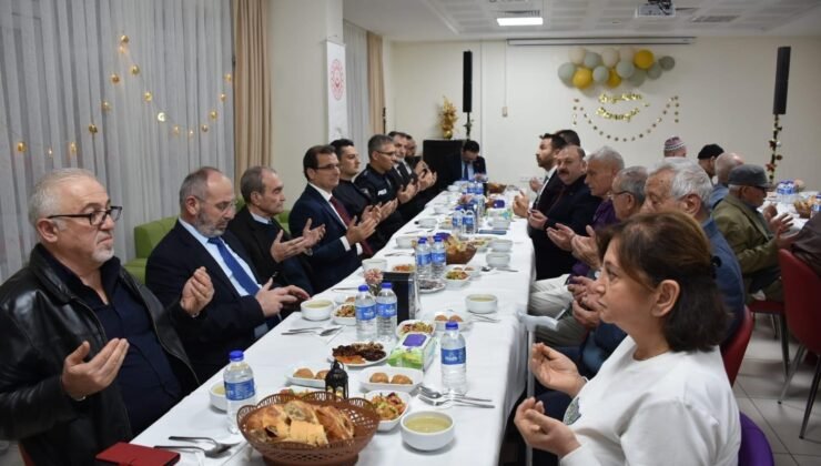 Kaymakam Güldoğan huzurevi sakinleriyle iftarda buluştu