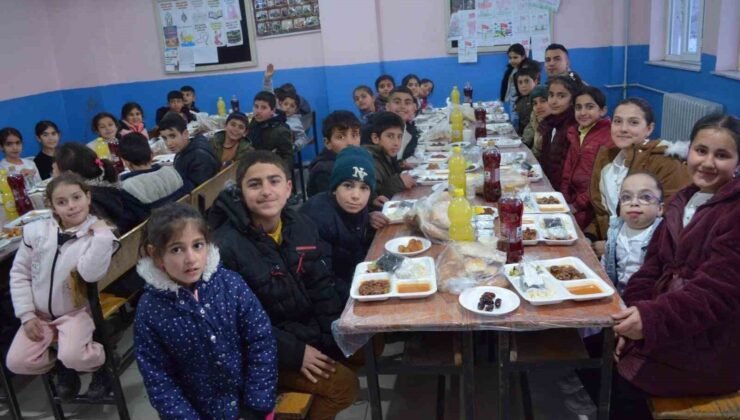 Kaymakam Koşansu öğrencilerle iftar sofrasında buluştu