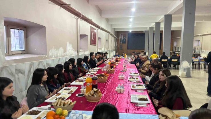 Kaymakam Tutal, öğrencilerle iftarda buluştu