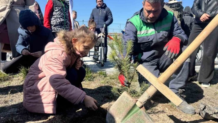 Kayseri Büyükşehir’den özel çocuklarla anlamlı ağaç dikim etkinliği