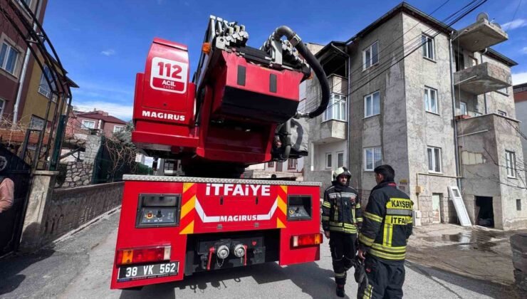 Kayseri’de ev yangını: 2 kişi dumandan etkilendi