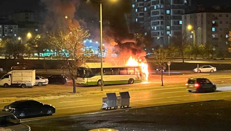 Kayseri’de halk otobüsü alev aldı