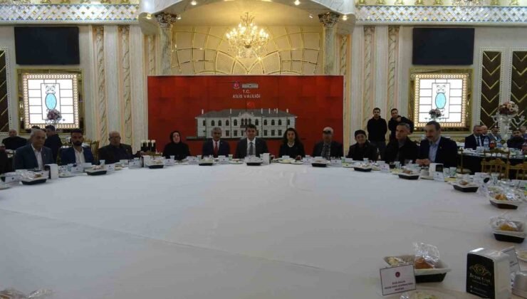 Kilis Valisi Kalaylı, muhtarlarla iftar programında buluştu