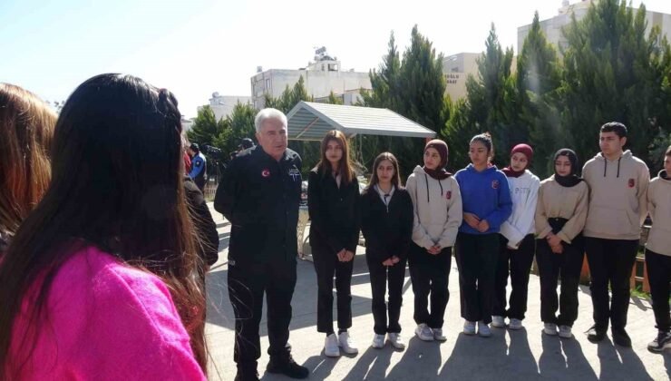 Kilis’te lise öğrencilerinden deprem tatbikatı