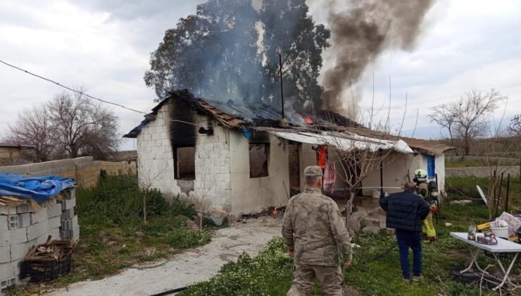 Kırıkhan’da müstakil ev alevlere teslim oldu