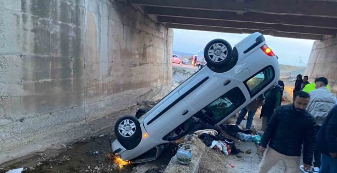 Kırıkkale’de otomobil köprü boşluğuna devrildi: 4 yaralı
