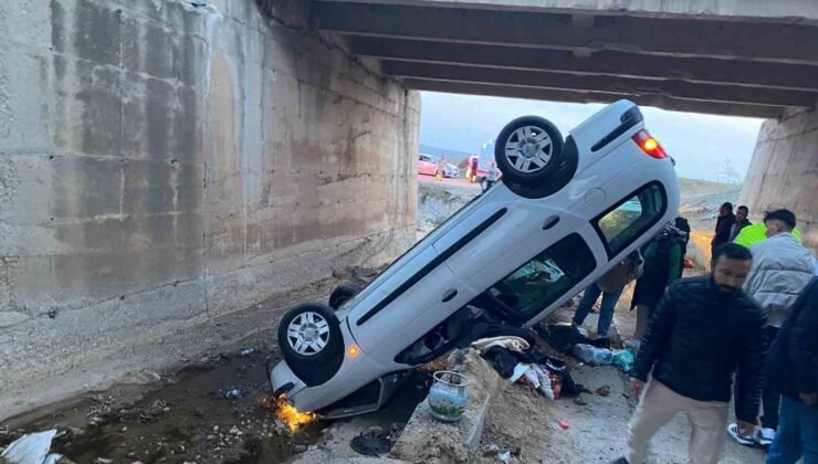 Kırıkkale’de otomobil köprü boşluğuna devrildi: 4 yaralı