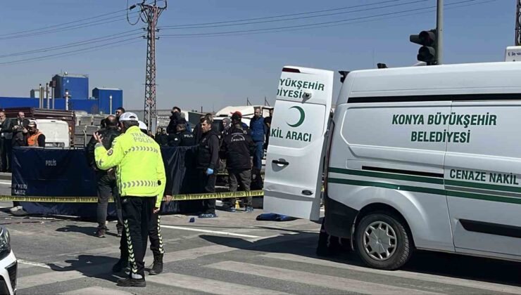 Kırmızı ışıkta bekleyen hafif ticari araca motosiklet çarptı: 1 ölü