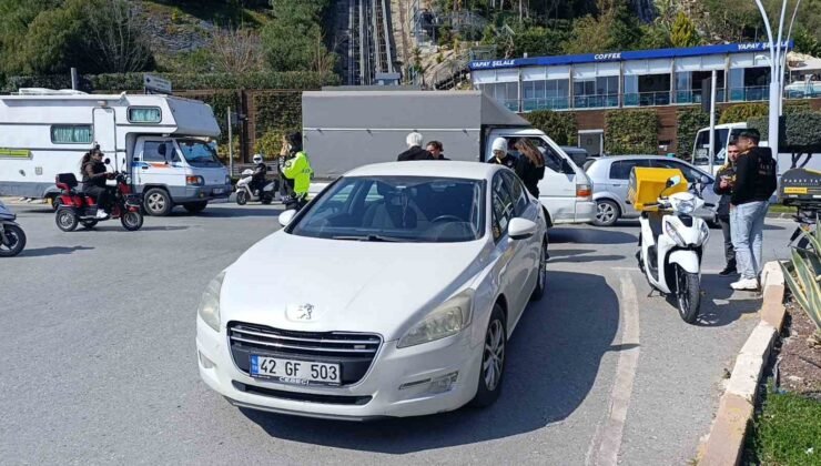 Kırmızı ışıkta geçip kaza yaptı, ehliyetine 1 ay el konuldu