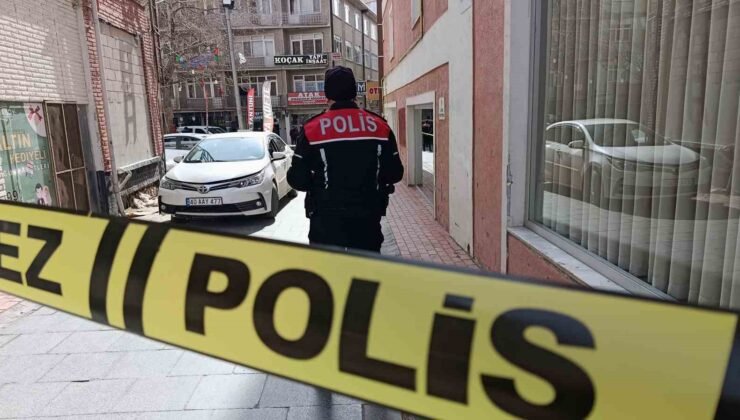 Kırşehir’de husumetli kavgası: Kahvehaneye kurşun sıktı, 2 kişi yaralandı