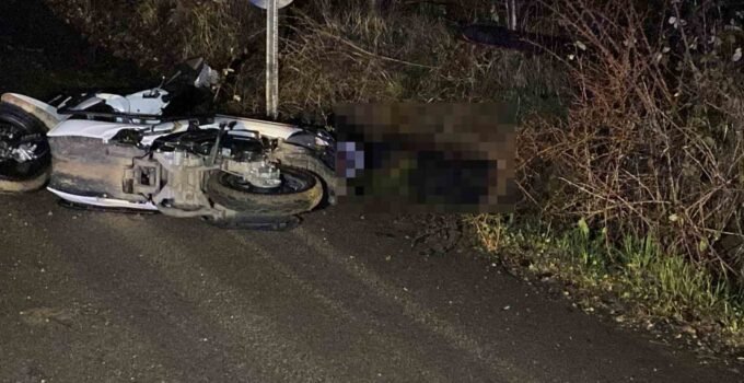 Kontrolden çıkan motosiklet devrildi: 1 ölü