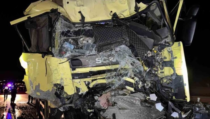 Konya’da kamyon tıra arkadan çarptı: 1 yaralı