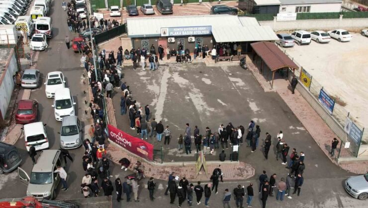 Konya’da plaka değiştirme kuyruğu