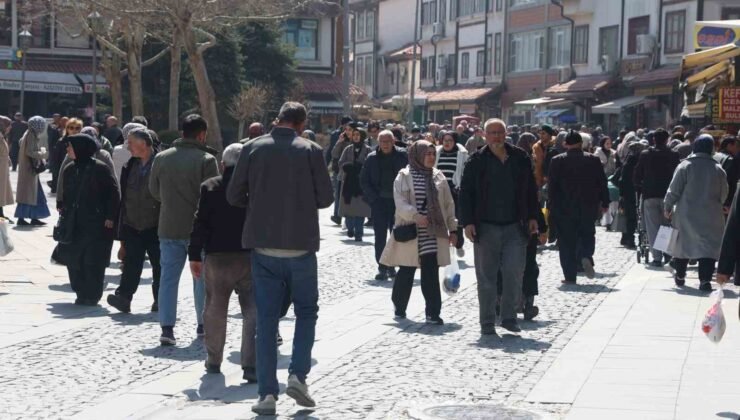Konya’nın Tarihi Bedesten Çarşısı’nda bayram yoğunluğu