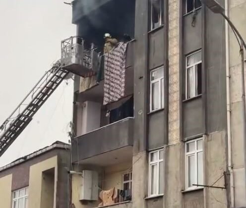 Küçükçekmece’de korkutan yangın: 5 kişi dumandan etkilendi