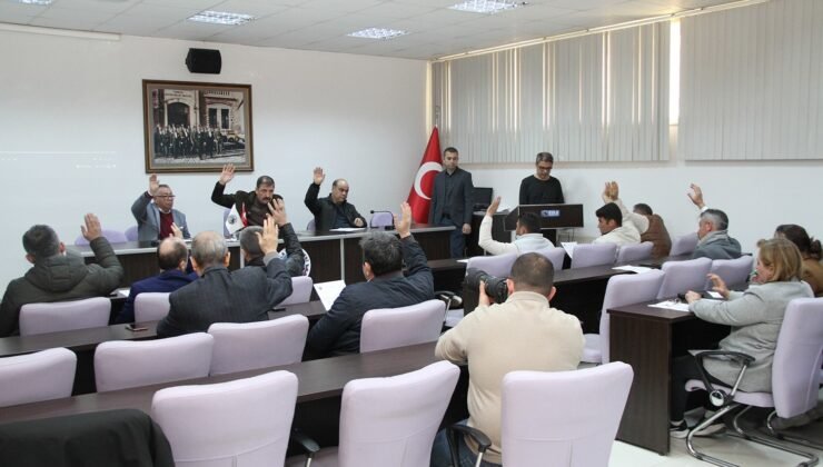 Kula Belediye Meclisi’nde gerginlik