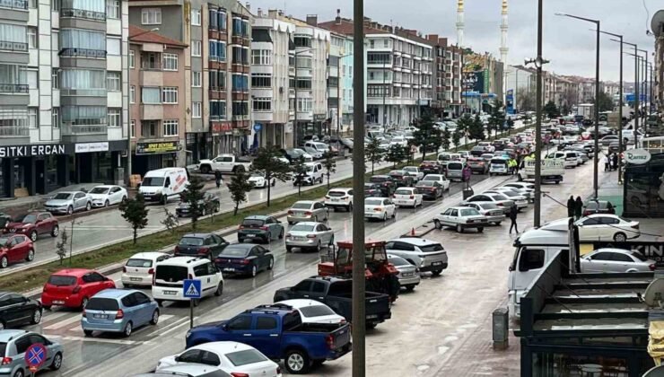 Kulu’da bayram trafiği yoğunluğu