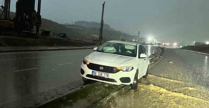 Kurtalan’da maddi hasarlı kaza