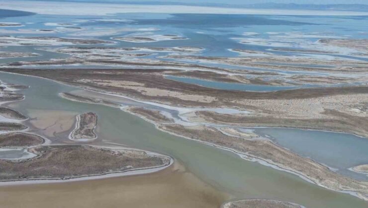 Kuruma tehlikesi yaşanan Tuz Gölü yeniden canlandı