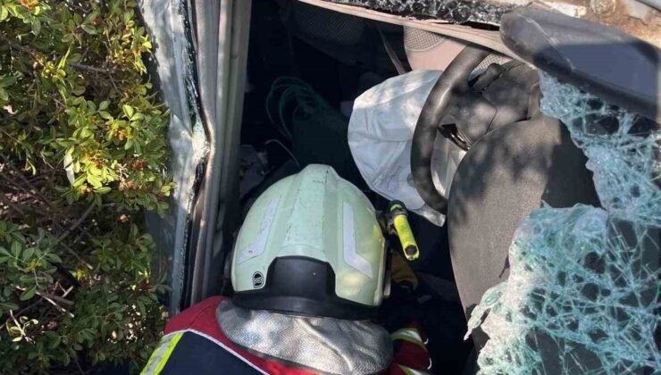 Kuşadası’nda araç şarampole yuvarlandı: 1 yaralı