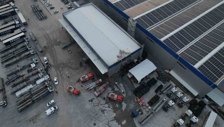 Lojistik firmasında yangın: 1 itfaiye eri yaralandı