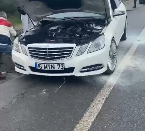 Lüks otomobil küle dönmeden söndürüldü