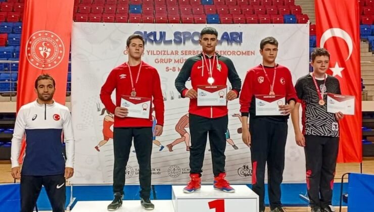 Manavgat Belediyesi Güreş Kulübü sporcuları, Niğde’den derecelerle döndü