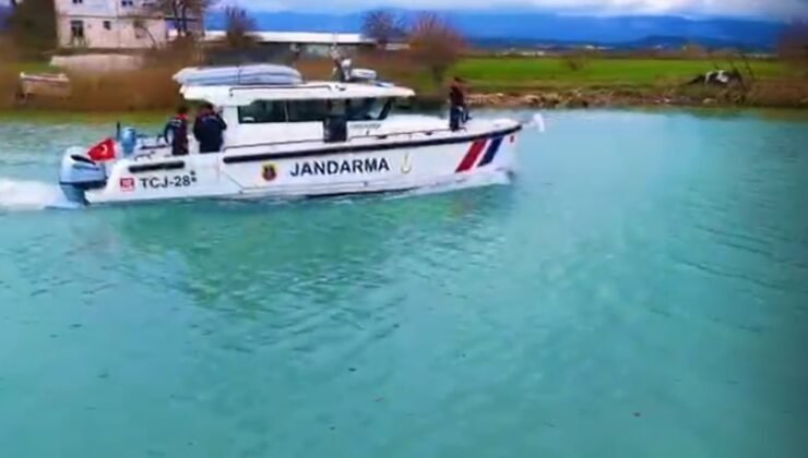 Manavgat’ta jandarmadan deniz ve ırmakta bayram mesaisi