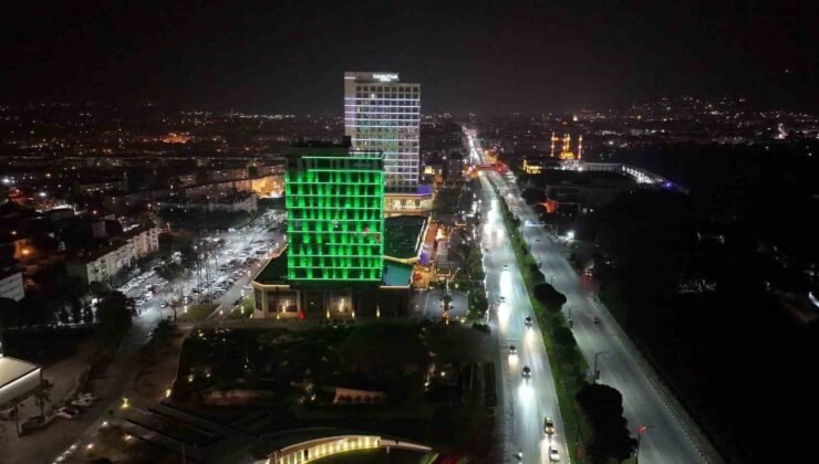 Manisa Büyükşehir Belediyesinden Tıp Bayramı’na özel ışıklandırma