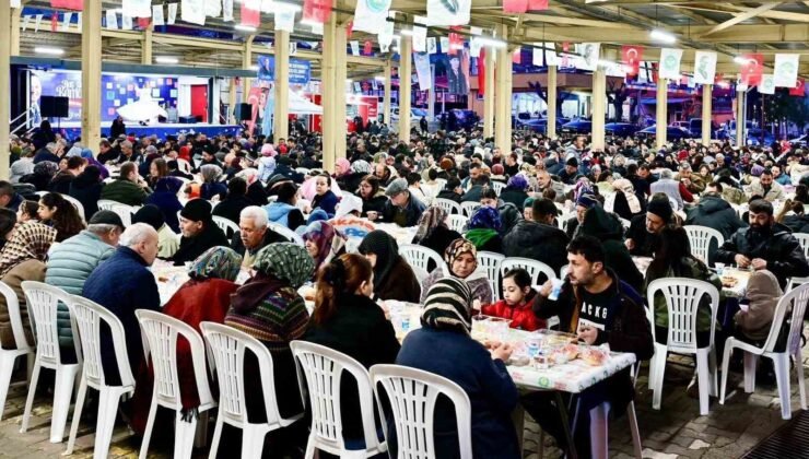 Manisa Büyükşehir’in iftar sofrası Kırkağaç’ta kuruldu