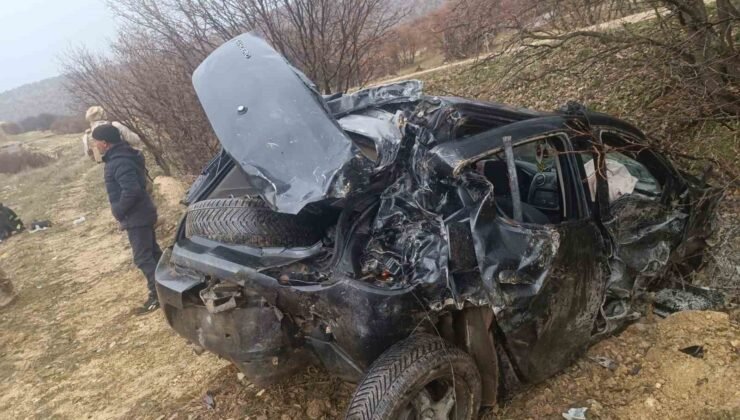 Mardin’de devrilen otomobilde 5 kişi yaralandı