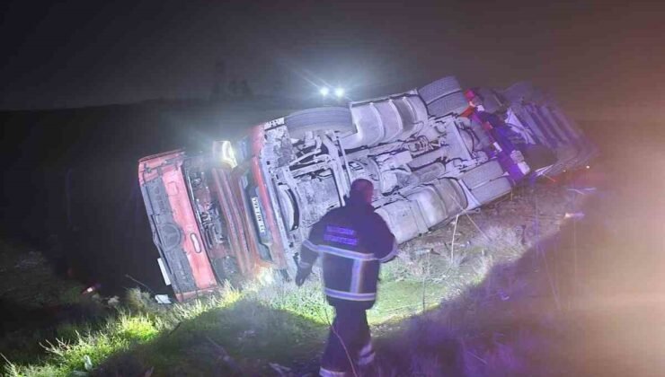 Mardin’de tır devrildi: 1 yaralı