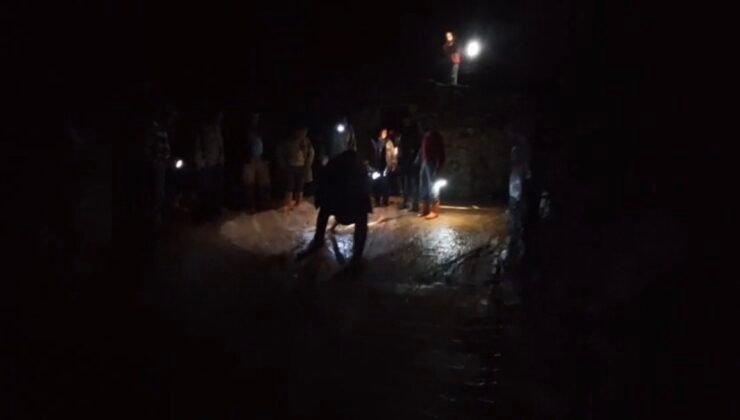 Mardin’de yoğun yağış sonrası köyü su bastı, muhtar ve vatandaşlar müdahale etti