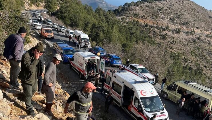 Mersin’de işçi servisi uçurumdan yuvarlandı: Ölü ve çok sayıda yaralı var