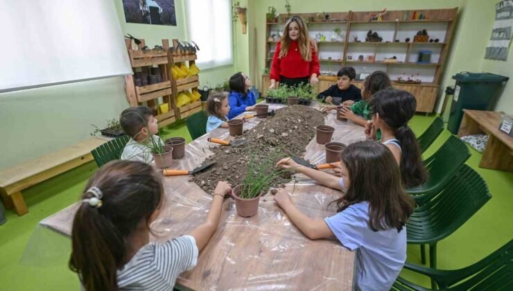 Mersin’de minikler Doğa Atölyesinde toprakla buluşuyor