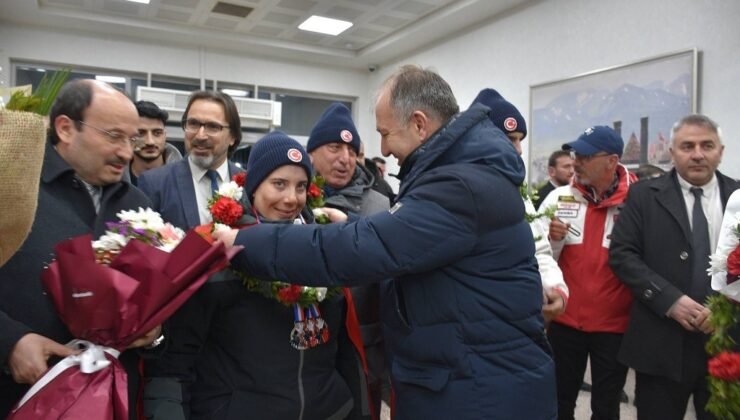 Meşaleler Dadaşların özel gururları için yandı