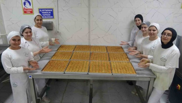 Meslek liseli kızların Ramazan’da baklava mesaisi