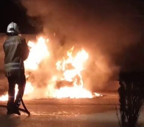 Motosiklet alevlere teslim oldu