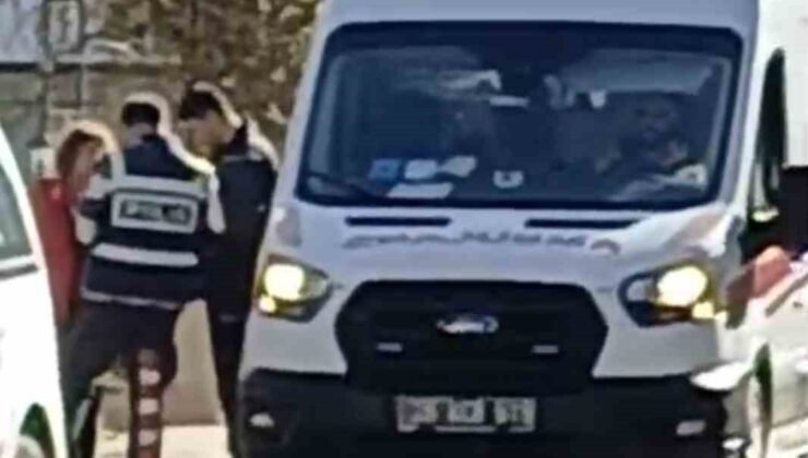 Motosikleti üzerine devrilen sürücü yaralandı