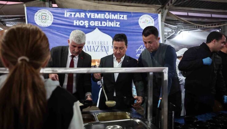 Muğla Büyükşehir iftar sofralarını ilçelerde kurmayı sürdürüyor