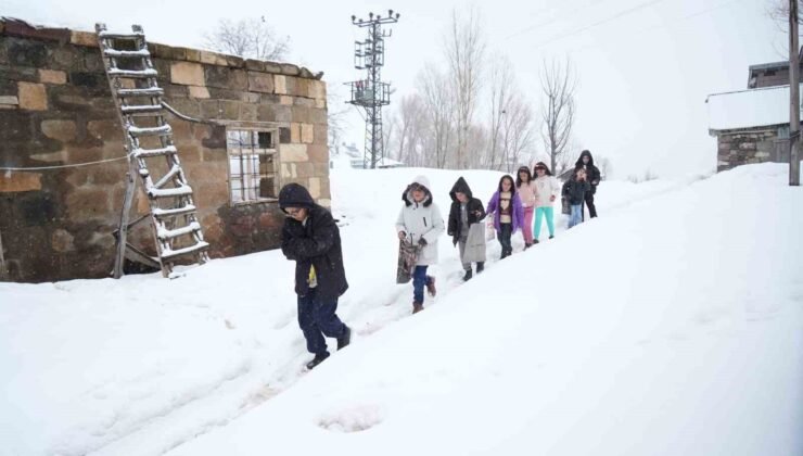 Muş’ta kar üstünde bayram sevinci