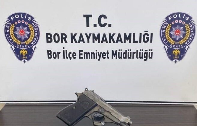 Niğde Bor’da silah ve çalıntı motosiklet ele geçirildi