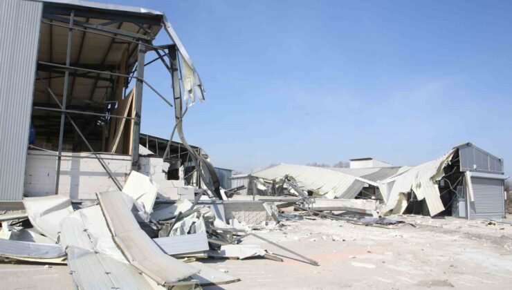 Nilüfer’de 4 kaçak bina yıkıldı