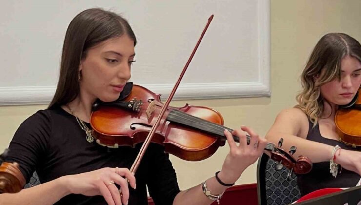 Öğrencilerden ‘çınarlara’ unutulmaz konser